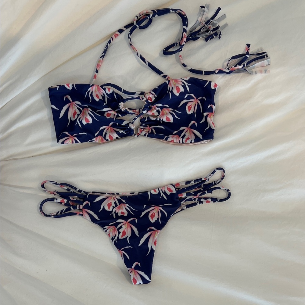 Acacia bikini set in Orchid. Lumahai top Small + Maui bottoms Small.